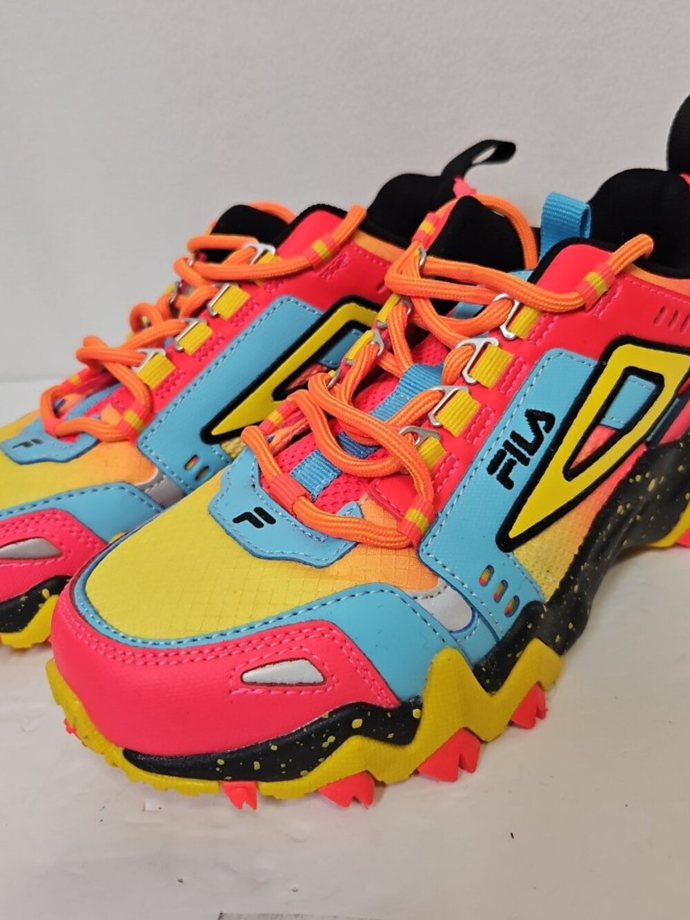 FILA Oakmont Trail Sneakers Womens Sz 5.5 (5JM01914-693) Athletic Hiking Multi